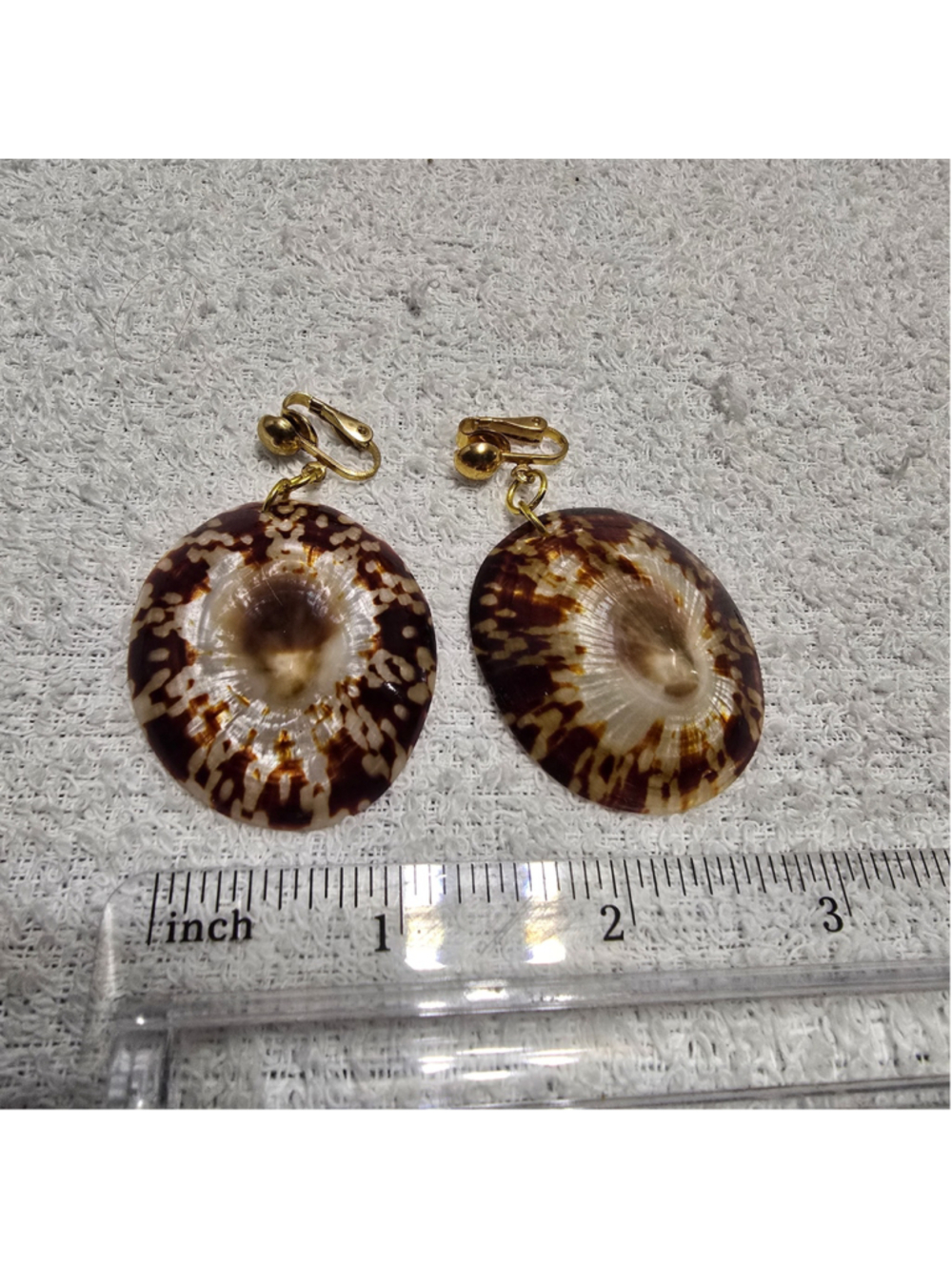 Women's Unbranded Shell Clip-On Earrings, One Size, Brown and Beige